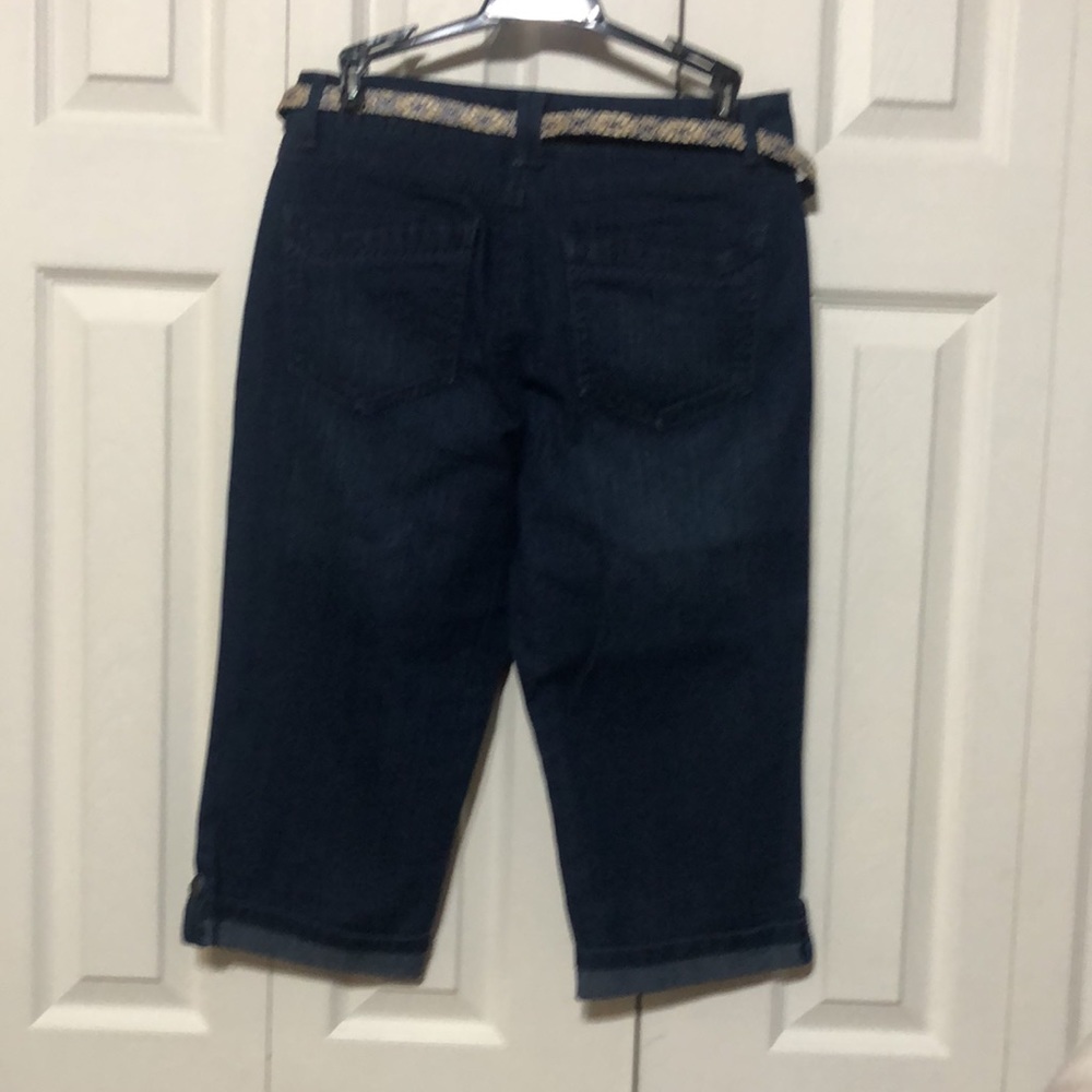 Gloria Vanderbilt Skimmer Capri Jeans with belt - Picture 3 of 6